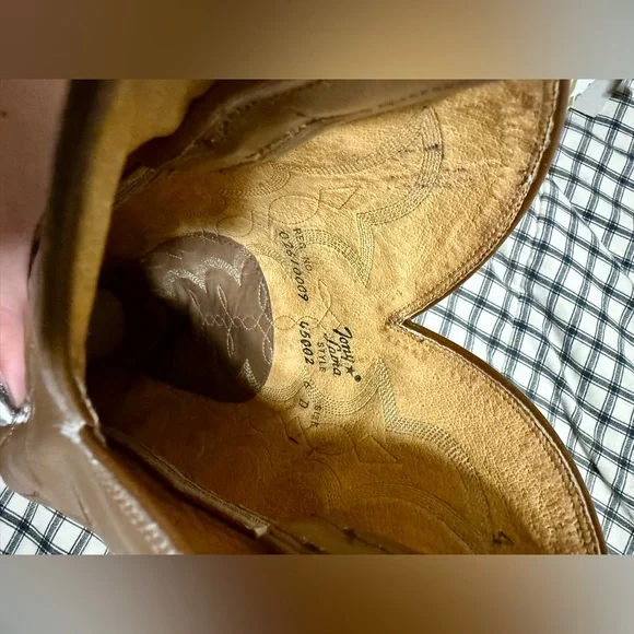 Tony Lama vintage cowboy boots. Snake skin pattern. Size 6. - Picture 2 of 4